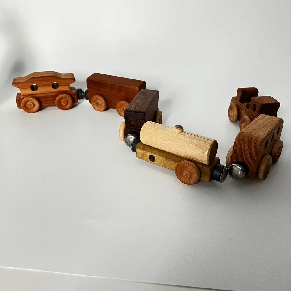 East Laurel Woodcrafts Toy Train 6pc Set Brown Magnetic Thomas Gator Engine